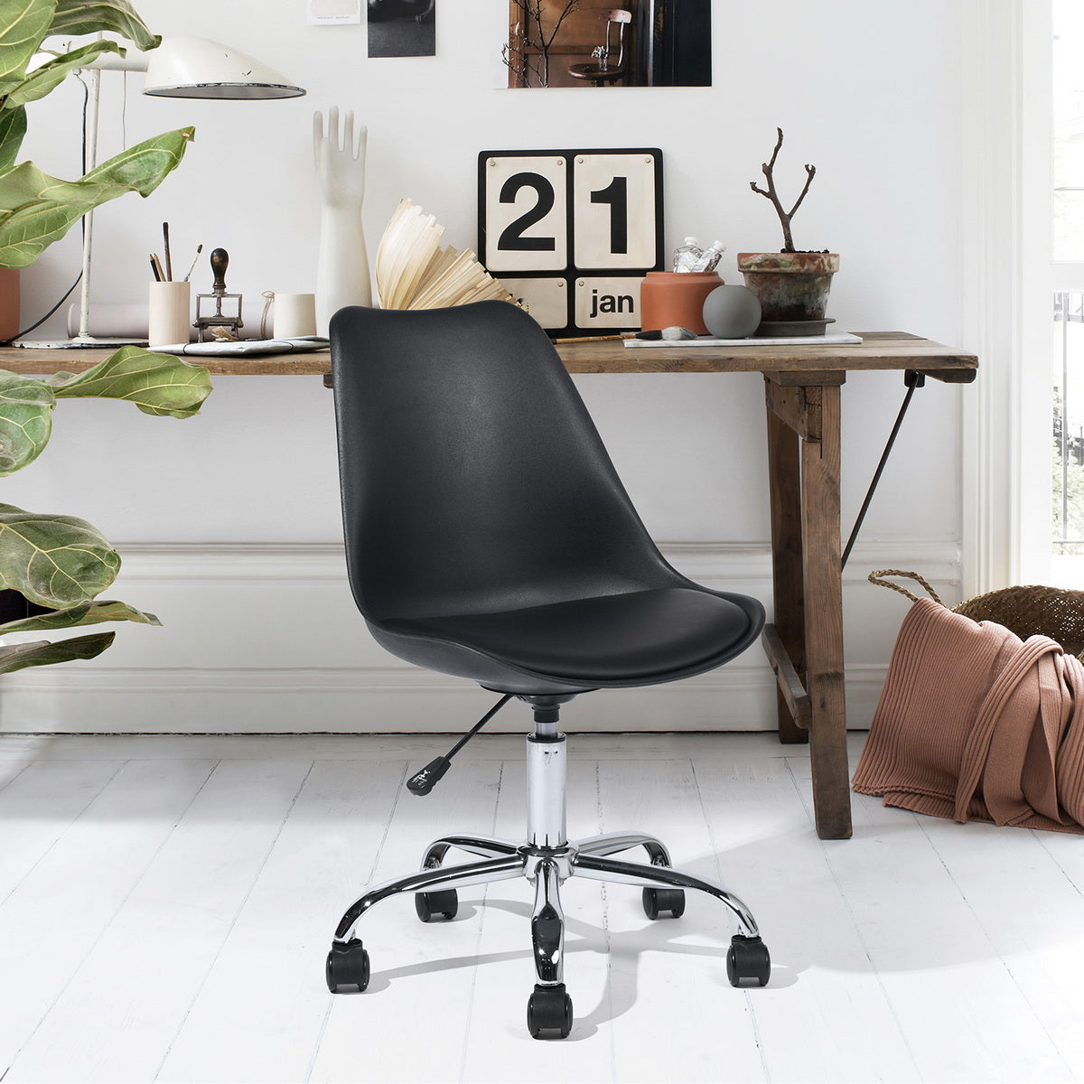 Blokhus Office Chair With Chrome Leg