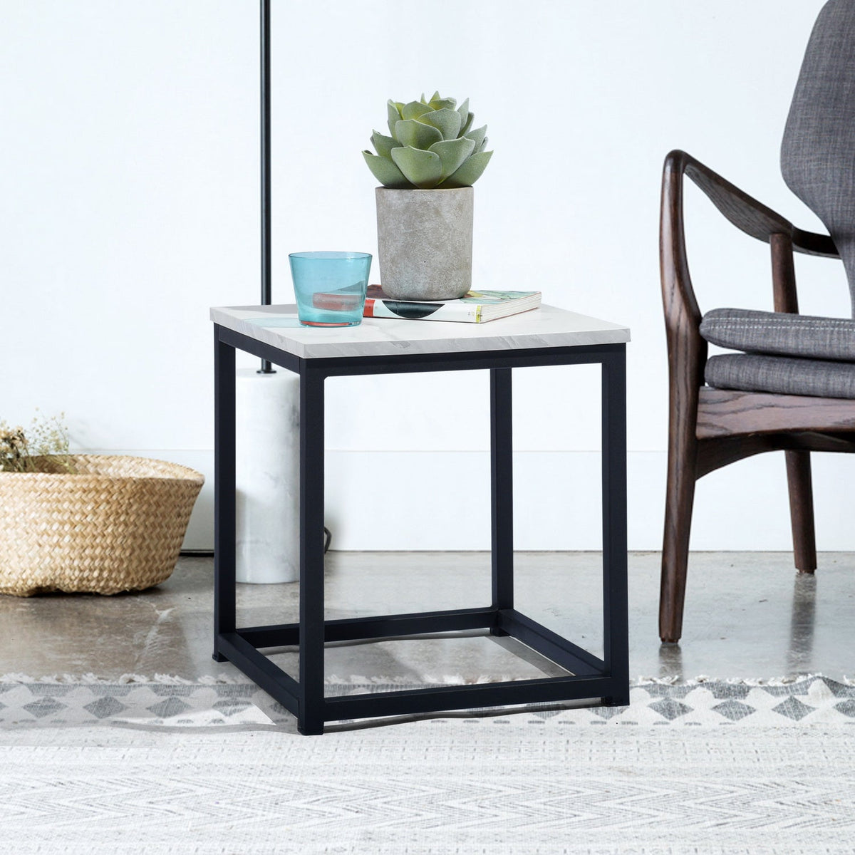 Facto End Table