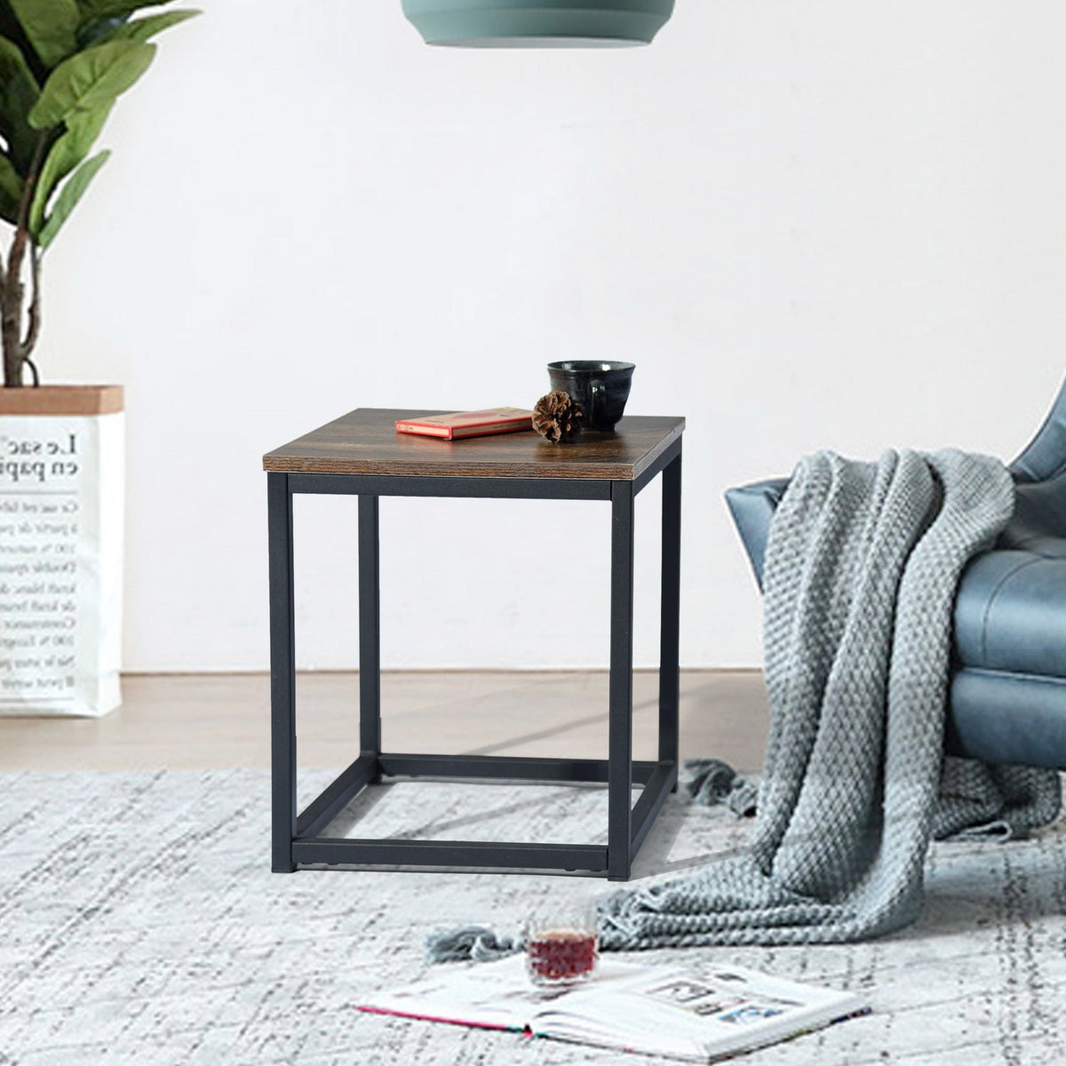 Facto End Table