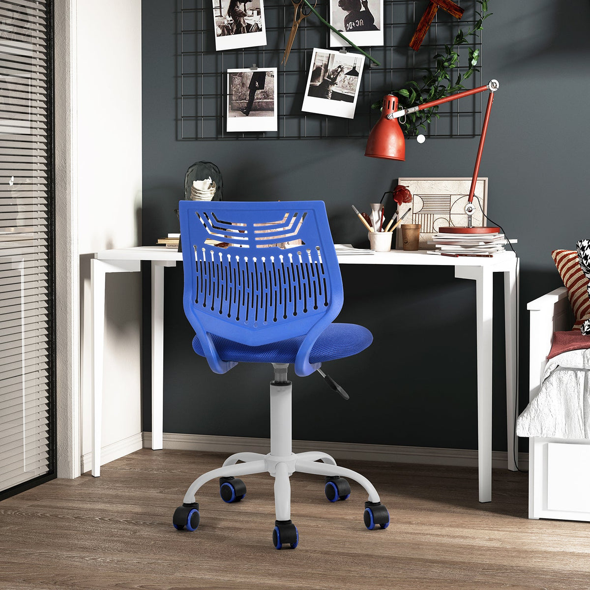Favors Task Chair