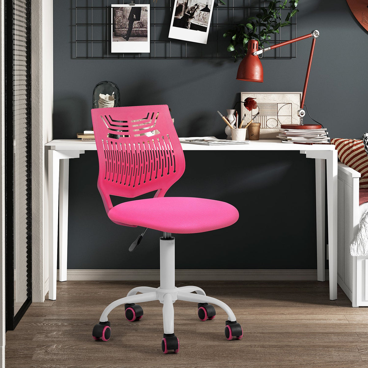 Favors Task Chair