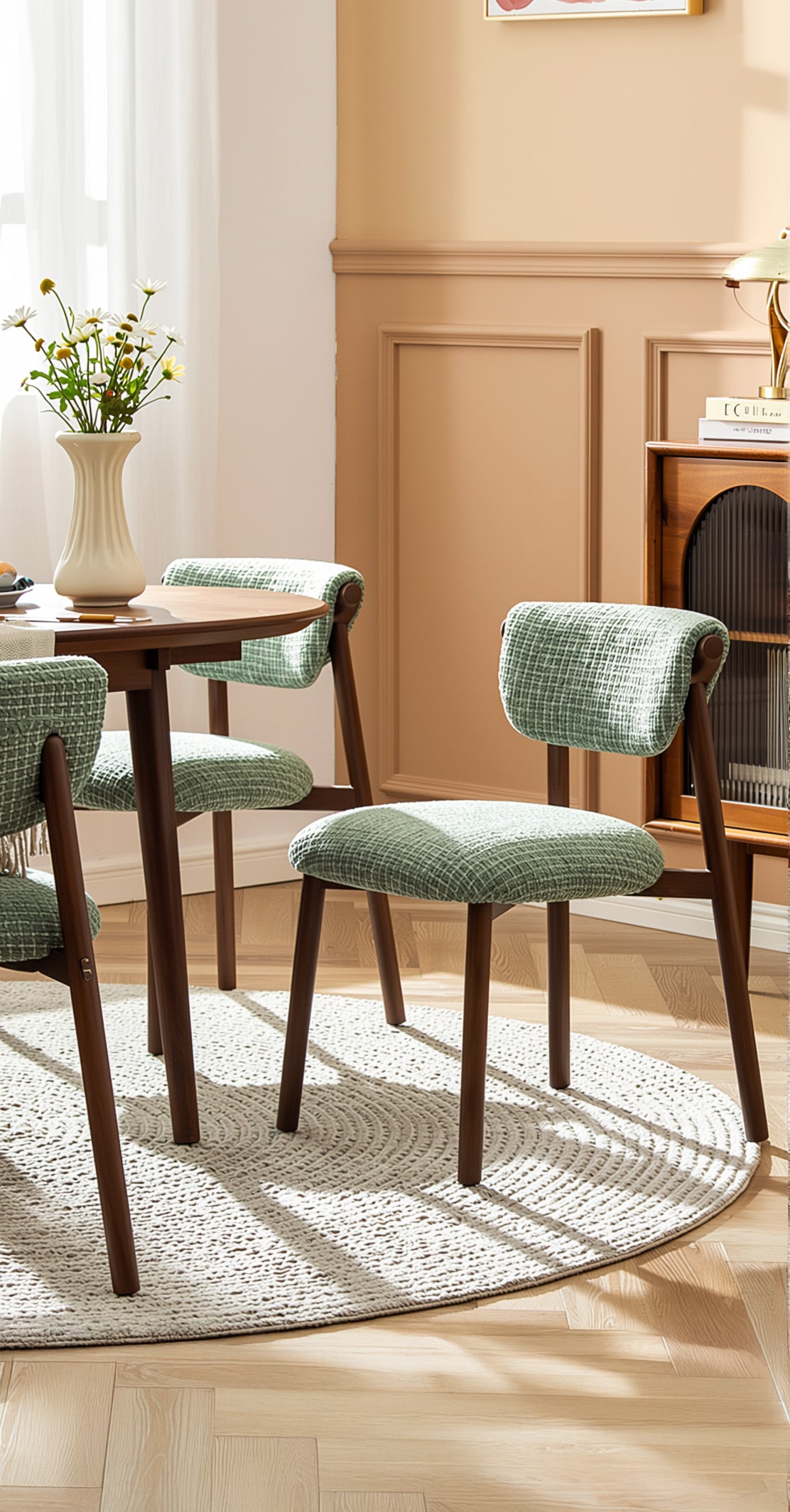 Modern Minimalist Chair, Sleek Design - KORAQ